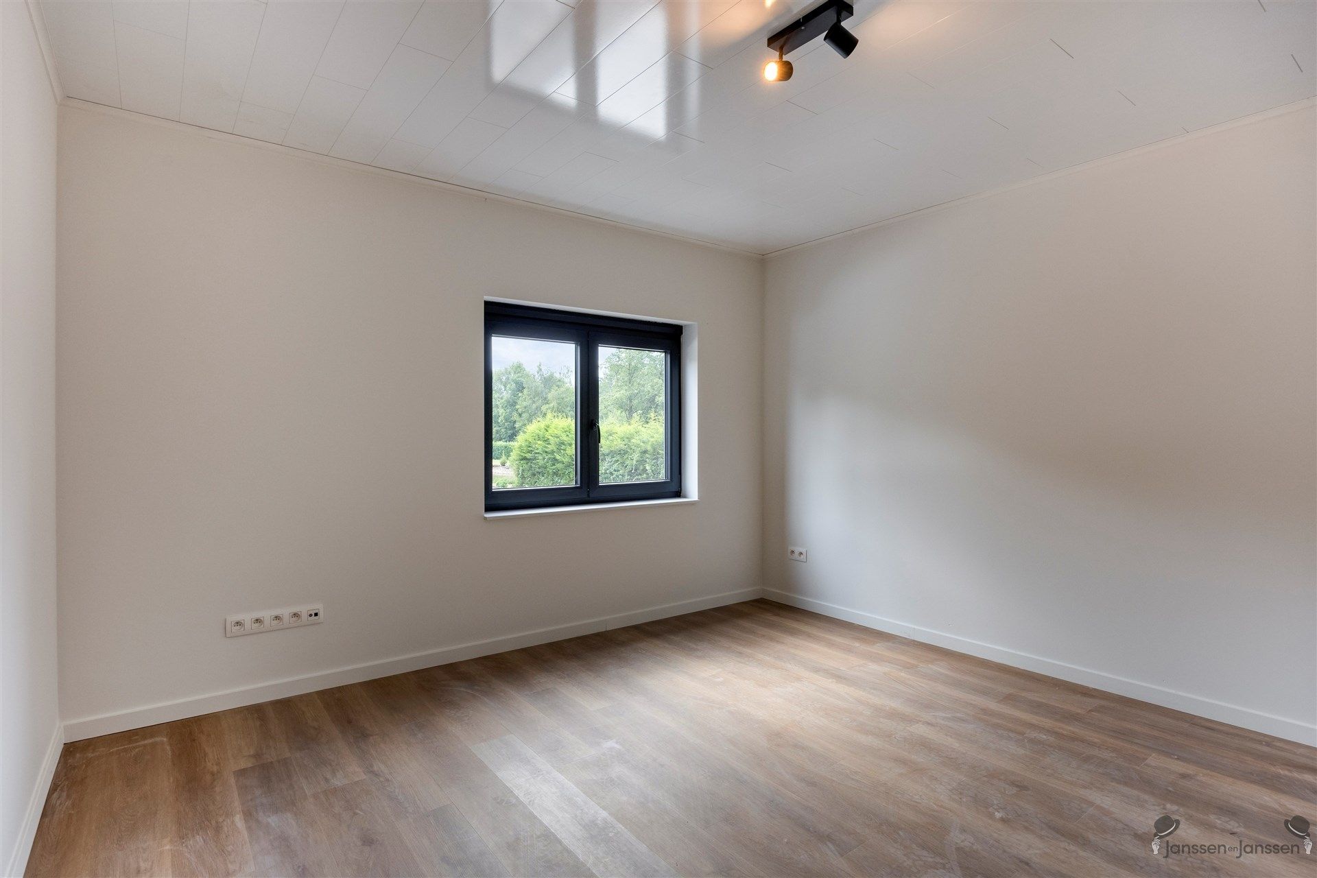 Stijlvolle en energiezuinige woning op een perceel van 6a33ca  foto 13