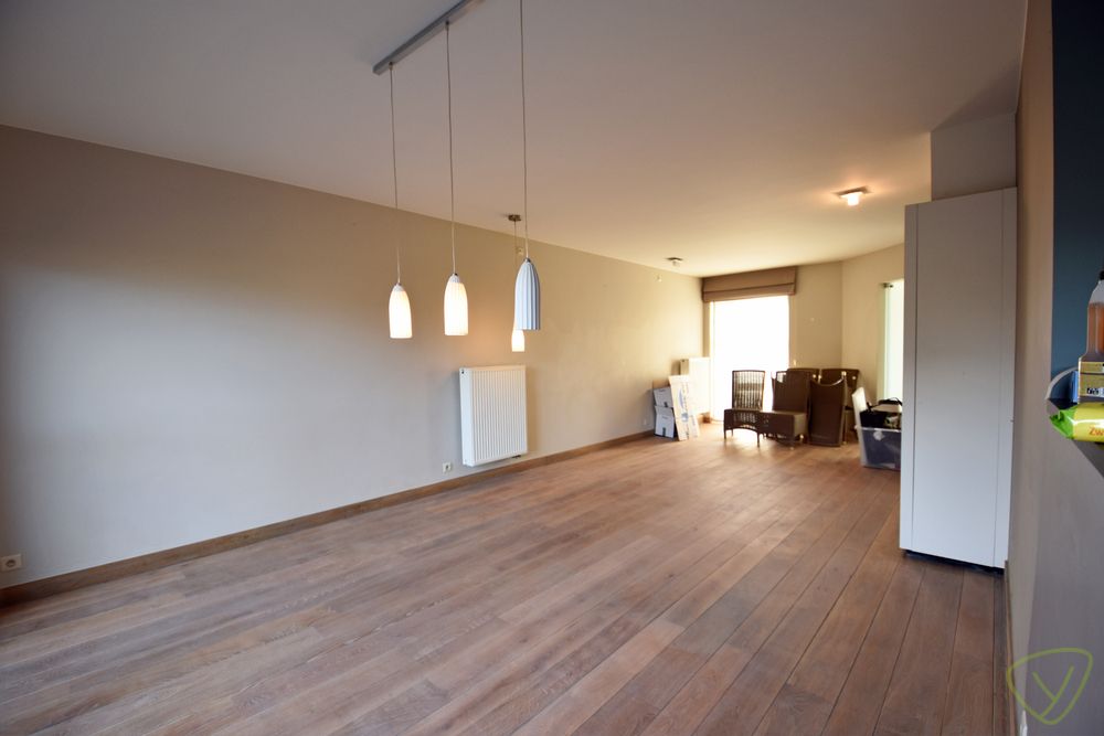 Modern afgewerkte en zeer verzorgde woning met een zonnnige tuin gelegen in een rustige woonwijk! foto 2
