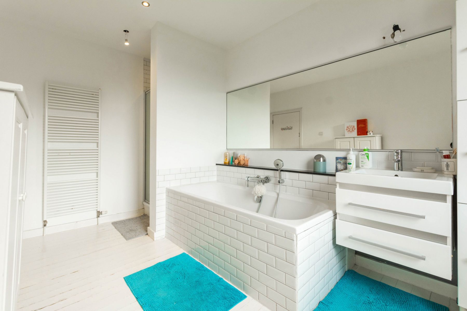 Instapklare rijwoning met 2 slaapkamers, zonneterras en tuin foto 12