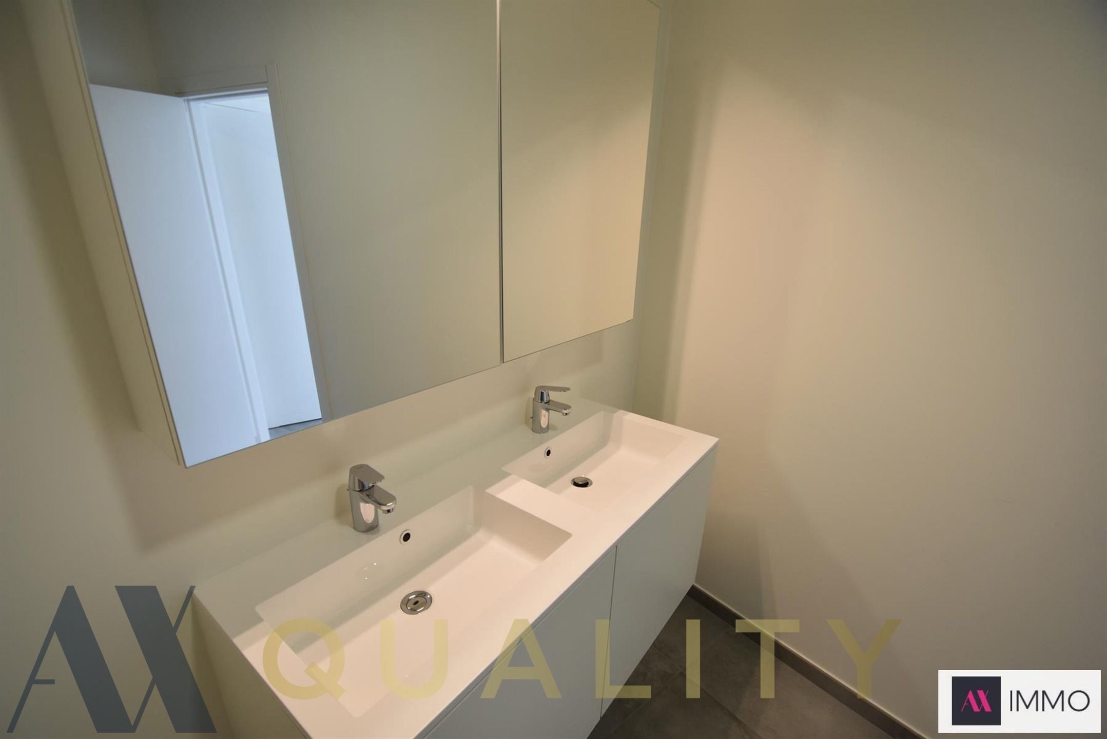 Recent 3 slpk. duplex appt. met  terr.,  2 autostpltsn., private berging, lift en gem. fietsenstalling foto 24