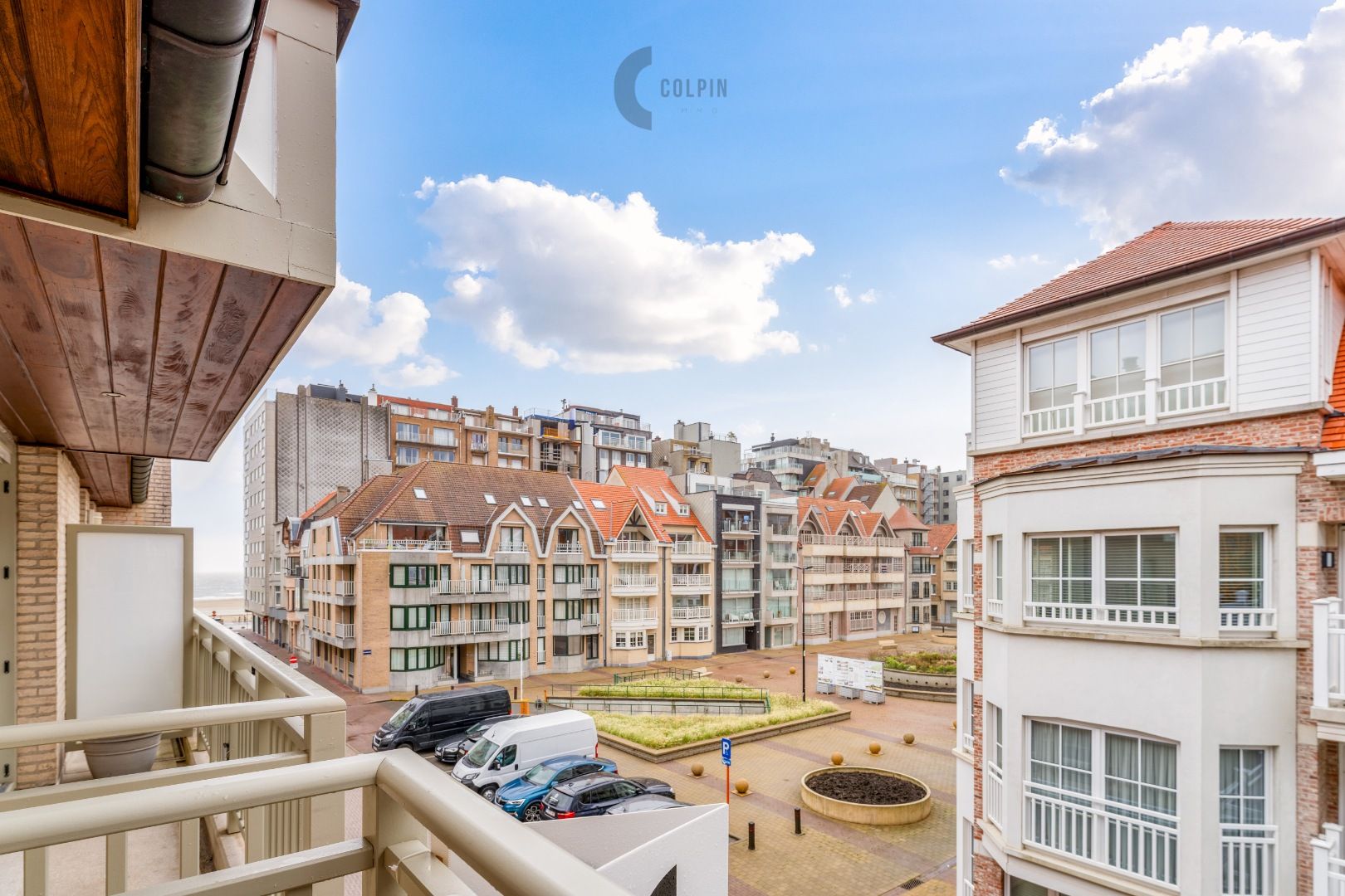 Stijlvol appartement nabij het Kinkhoornplein – met zijdelings zeezicht en zonnig terras ! foto {{pictureIndex}}