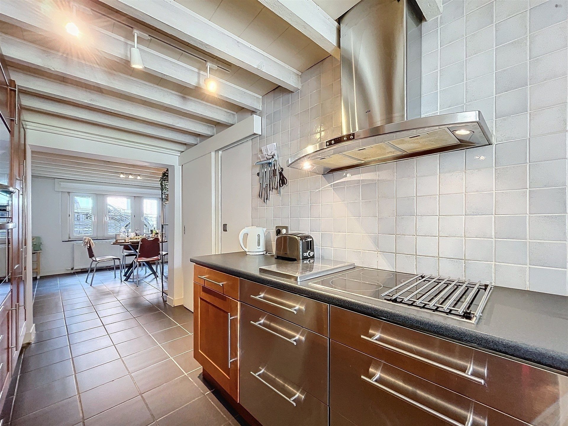 Prachtig herenhuis met 5 slaapkamers en zuid gerichte tuin in Sint-Niklaas. foto 10