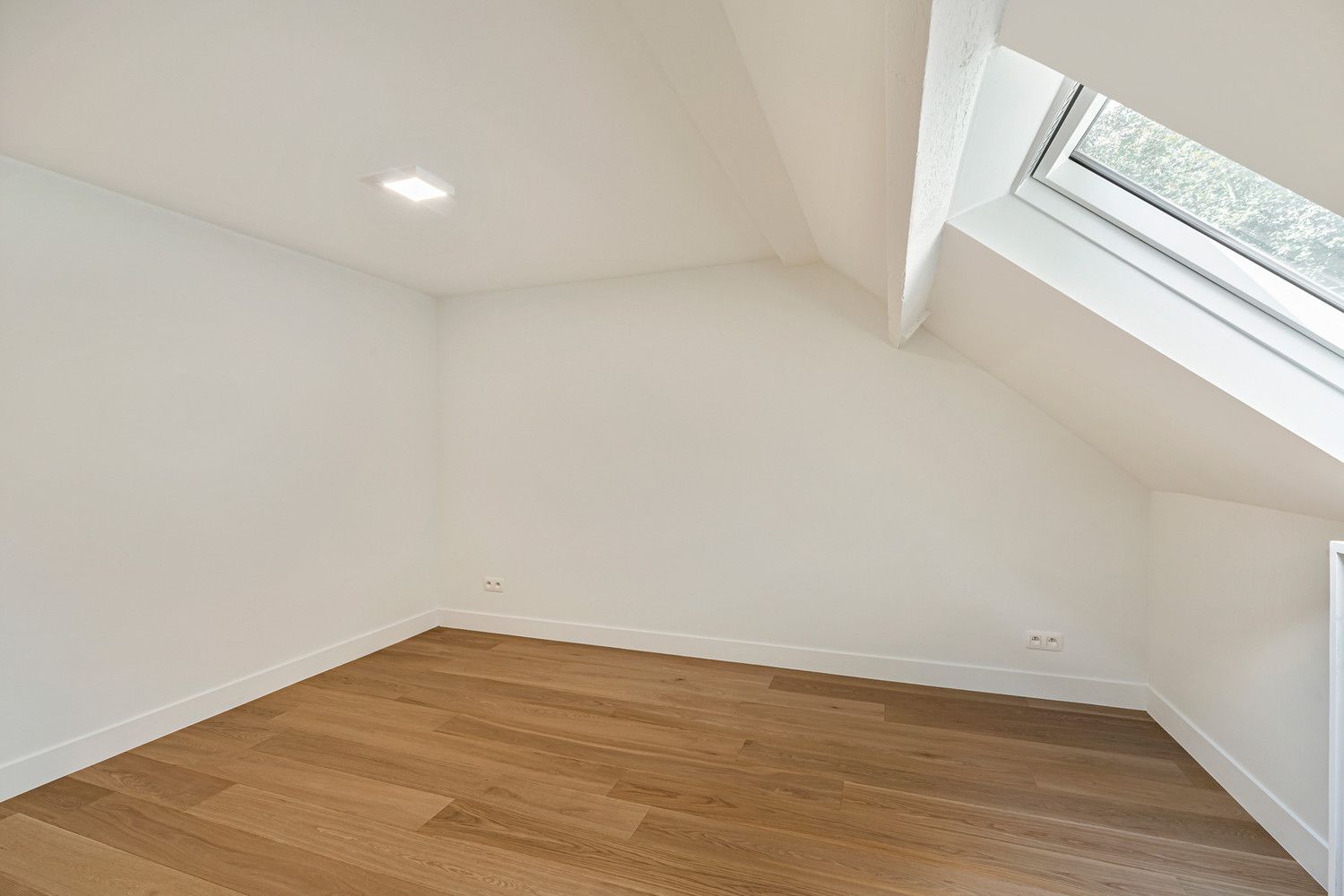 Gerenoveerde hoeve op 1313 m² met inrijlaan. foto 35