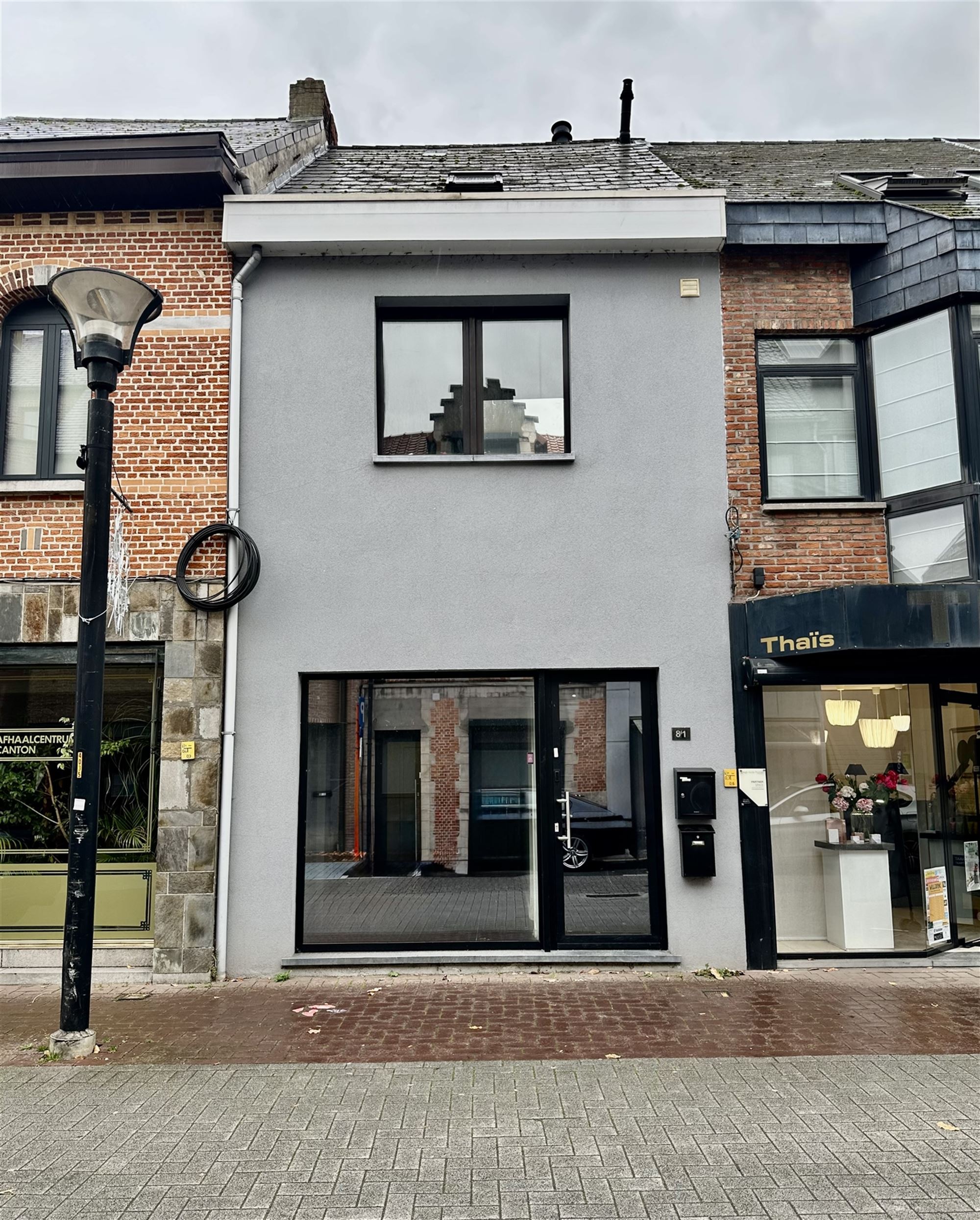 Handelsruimte met duplex appartement en tuin.  foto {{pictureIndex}}