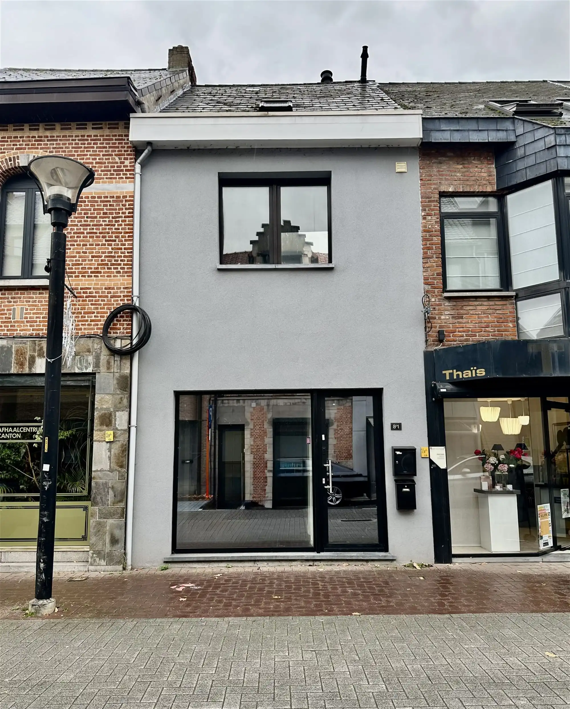 Handelsruimte met duplex appartement en tuin.  foto {{pictureIndex}}