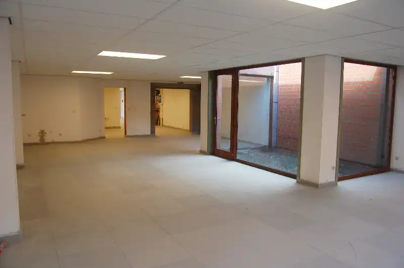 Ruim en centraal gelegen handelspand met mogelijkheid tot omvormen tot appartement foto 5