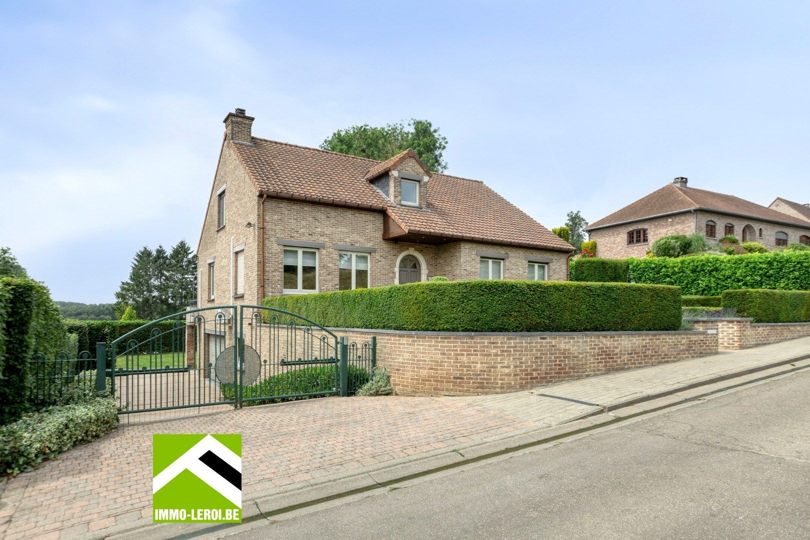 Instapklare woning met prachtig aangelegde tuin foto 3