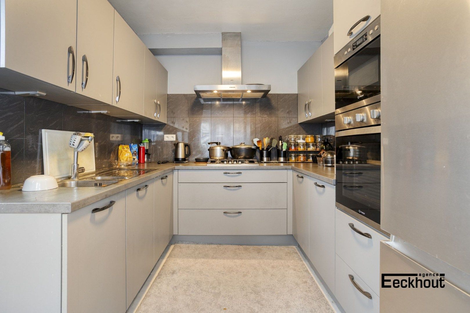 Ruime hoekwoning met 6 slaapkamers en met terras en aangebouwde garage foto 7