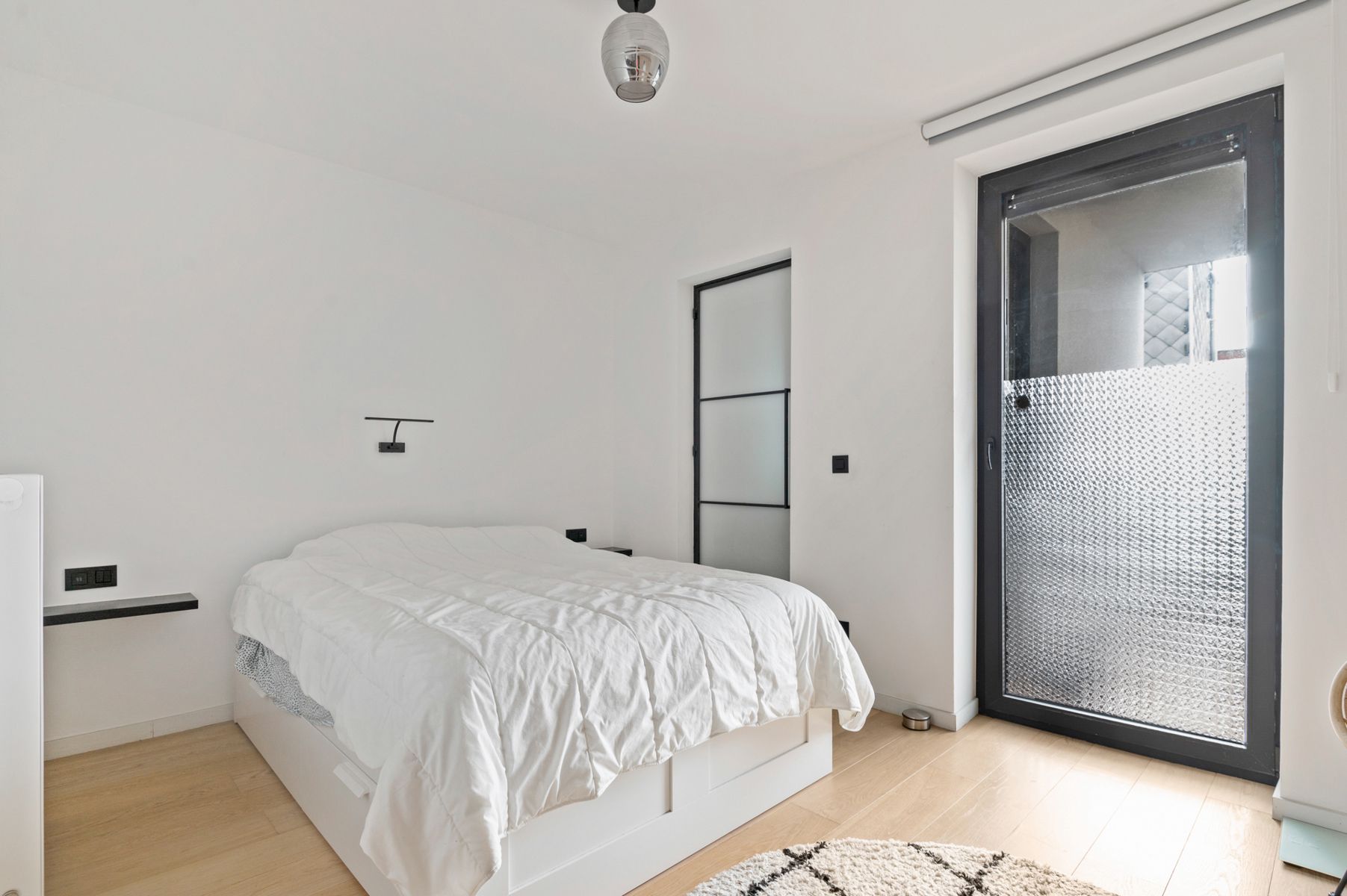 Gerenoveerd en stijlvol appartement met terras! foto 6