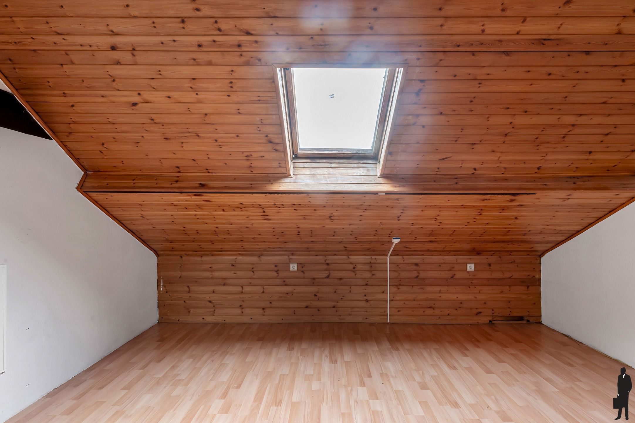 Ruime woning met 3 SLPK en koer in het centrum foto 10