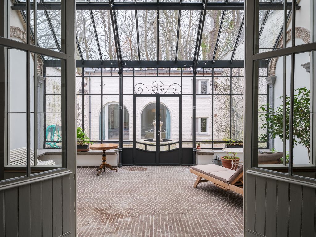 Omgeving Citadelpark – 'Atelier Vanaise' exceptionele schilderswoning met 2 slaapkamers, orangerie, stadstuin en achtergelegen huisje met 1 slaapkamer. foto 2