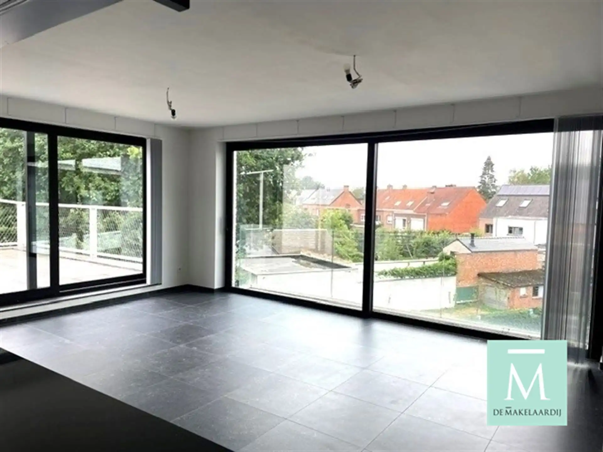 Aangenaam appartement, 2 slaapkamers, ruim terras (75m²), kelder en autostaanplaats foto 10