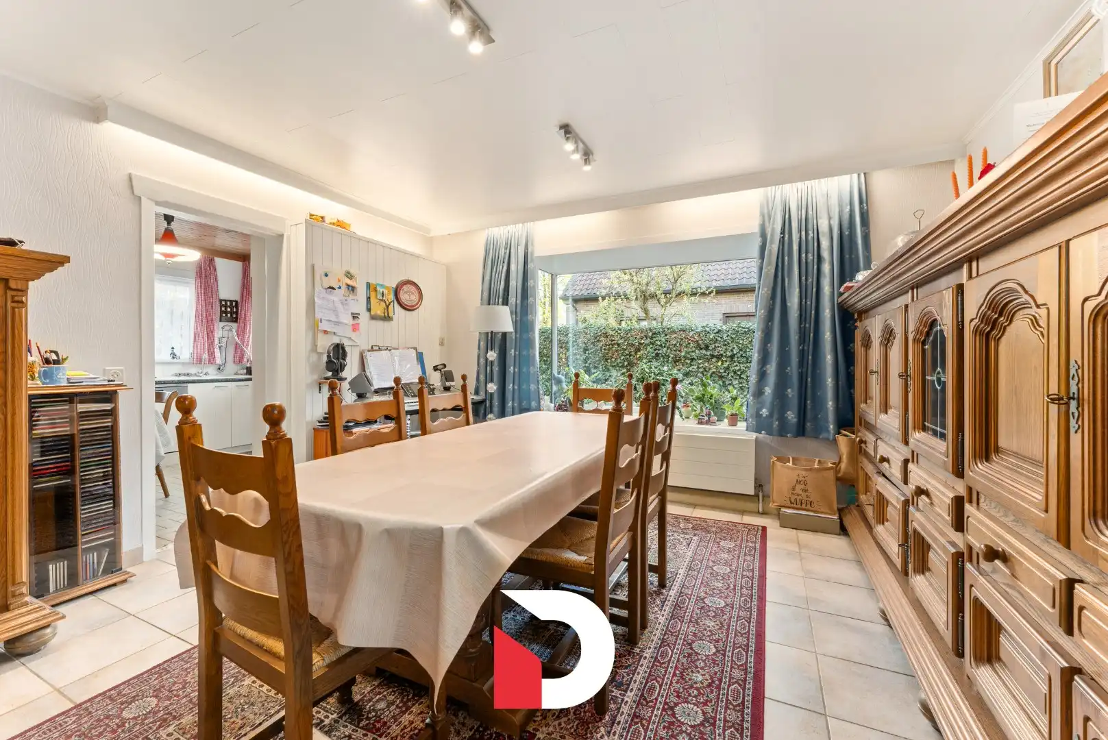 Veelzijdige halfopen woning + atelier op een ruim perceel in een residentiële buurt.  foto 6