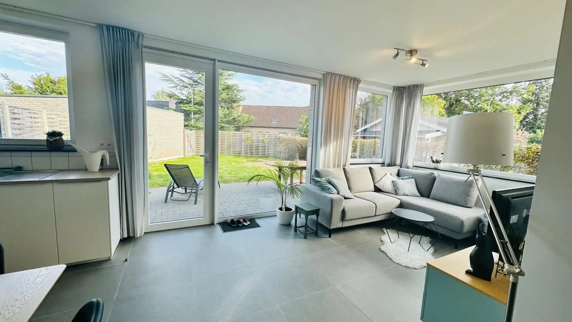 Gelijkvloers appartement met zonnepanelen - tuin - garage foto 5