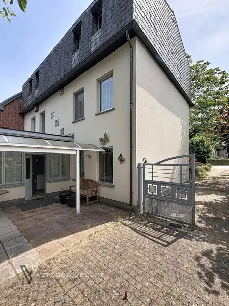 Ruime gezinswoning met zorgwoning in Genk-Centrum foto 40