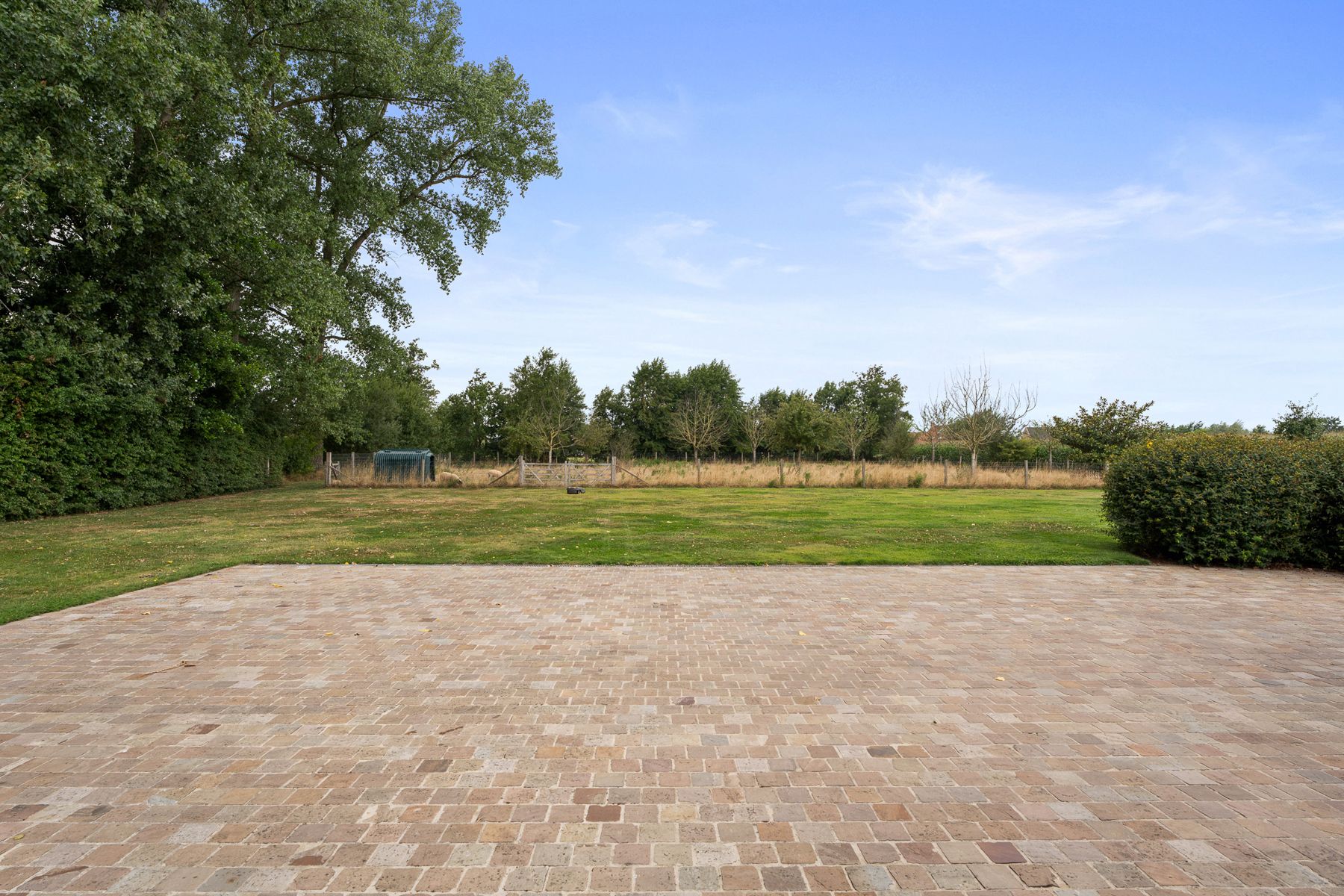 Exclusieve woning met klasse, ruimte en zicht op groen foto 24