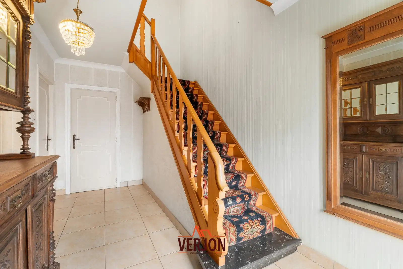 Ruime gezinswoning met 4 slaapkamers, grote garage en zonnige tuin foto 12