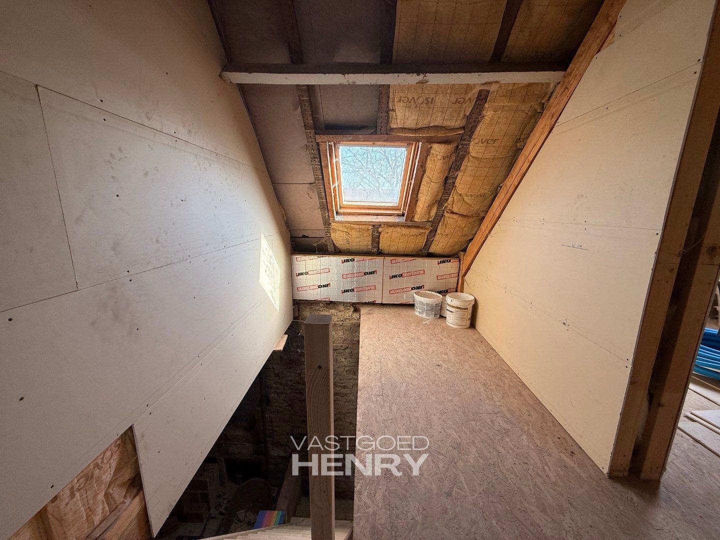 Verder af te werken vier slaapkamer woning met tuin en garage  foto 13