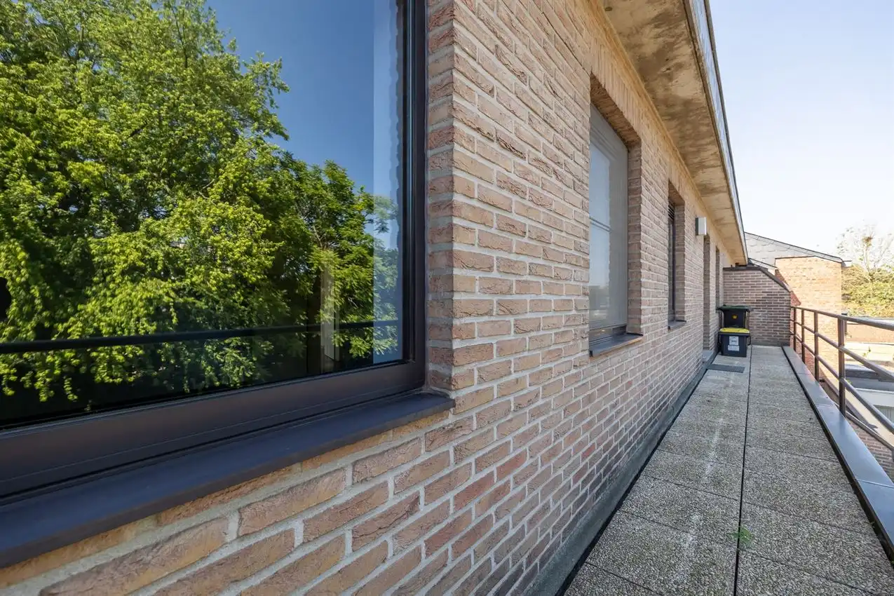 Appartement met twee slaapkamer en terras nabij centrum foto 4