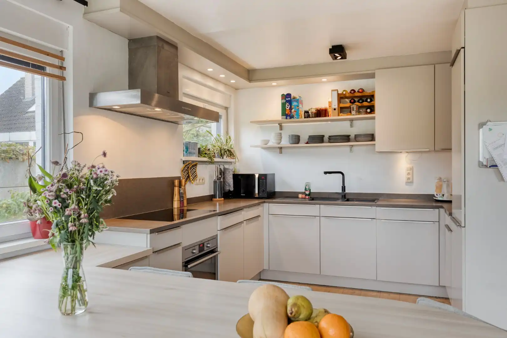 Open bebouwing met 4 slaapkamers, bureau, garage en prachtige tuin in Boutersem – EPC 158 kWh/m² - bewoonbare opp. 282 m² foto 9