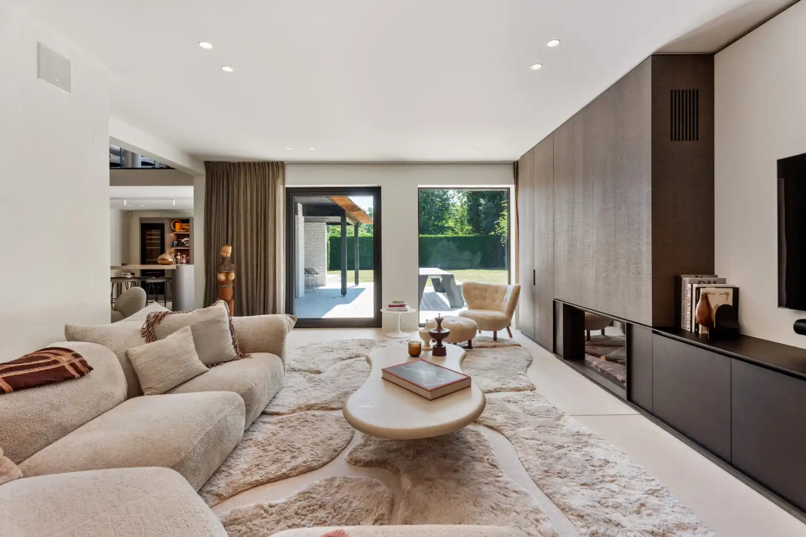 Exclusieve, volledig gerenoveerde villa met 5 slaapkamers en hoogwaardige afwerking. foto 2