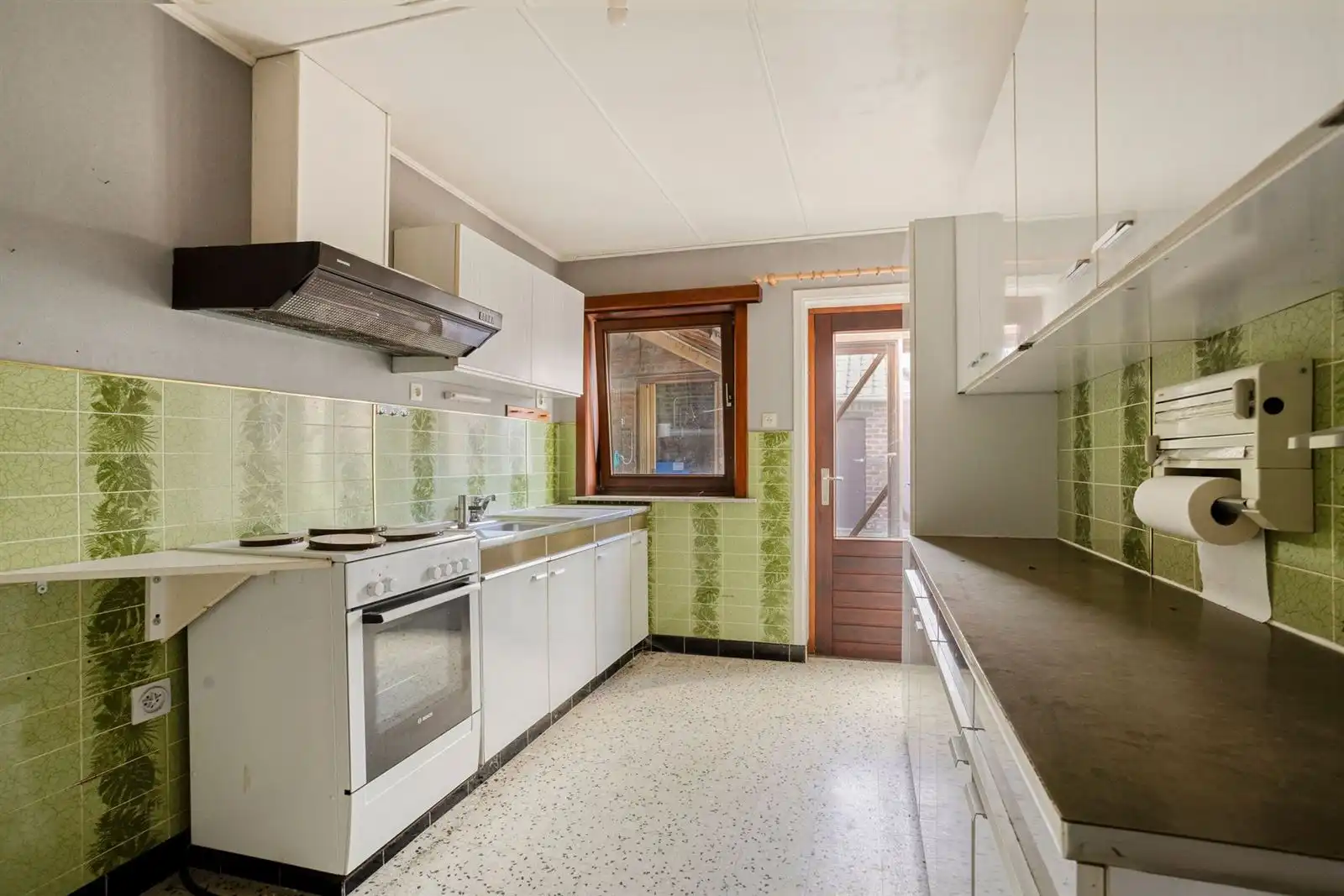 Openbebouwing met 5 slaapkamers garage en ruime tuin foto 5