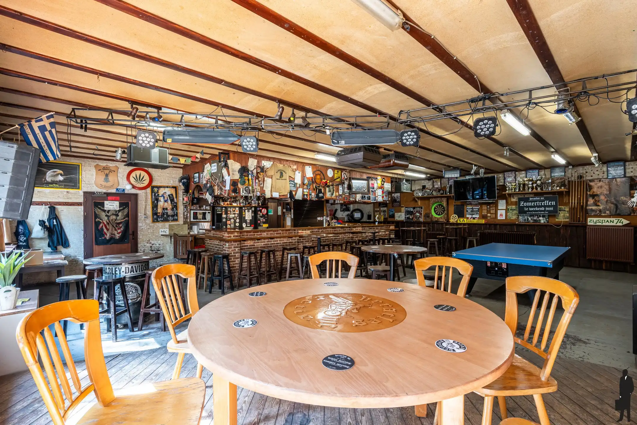 Clubgebouw-chalet 'Heracles' op groen perceel van 3.000m²  foto 7