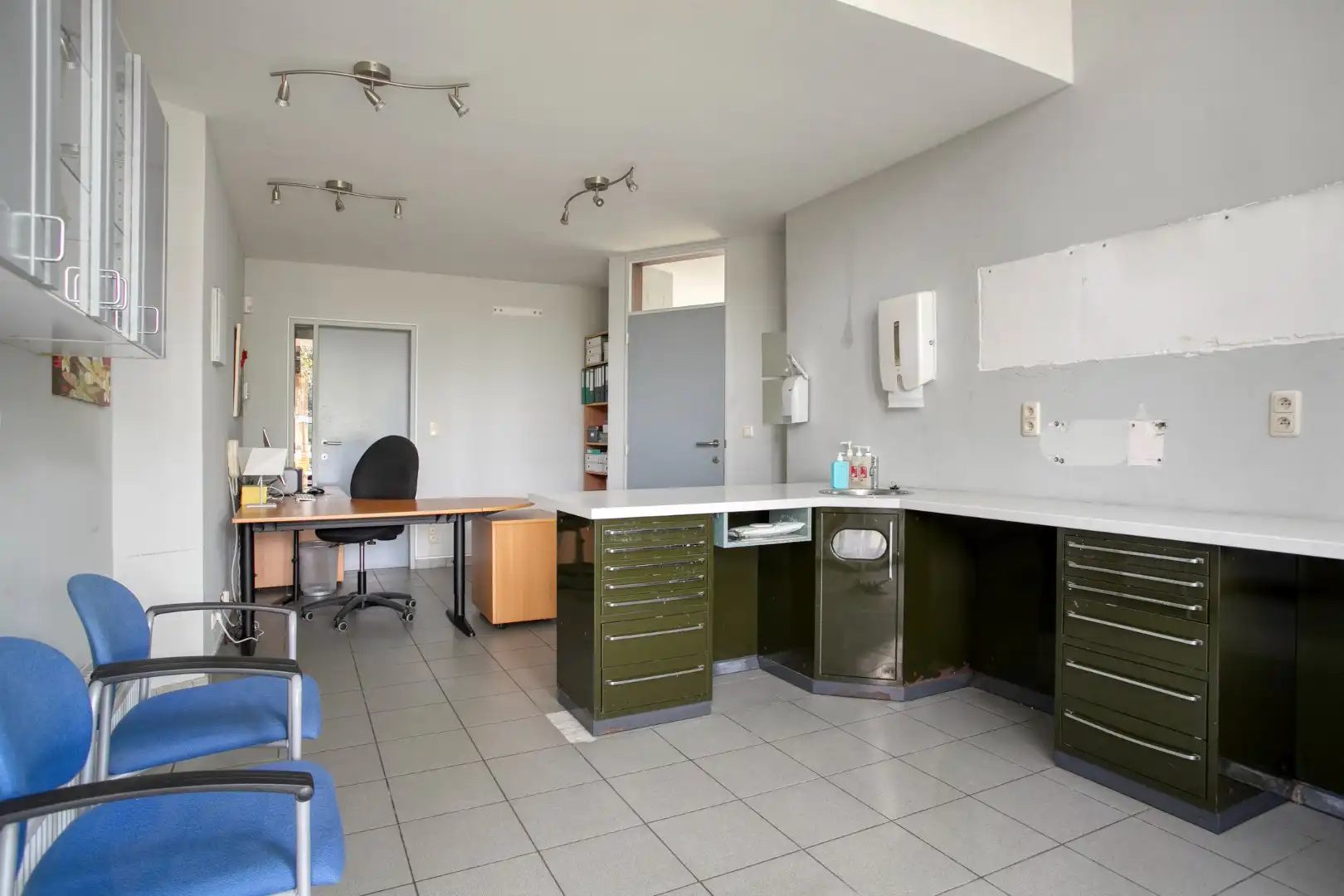 Rustig gelegen multifunctionele architecturale parel met prachtige tuin foto 12