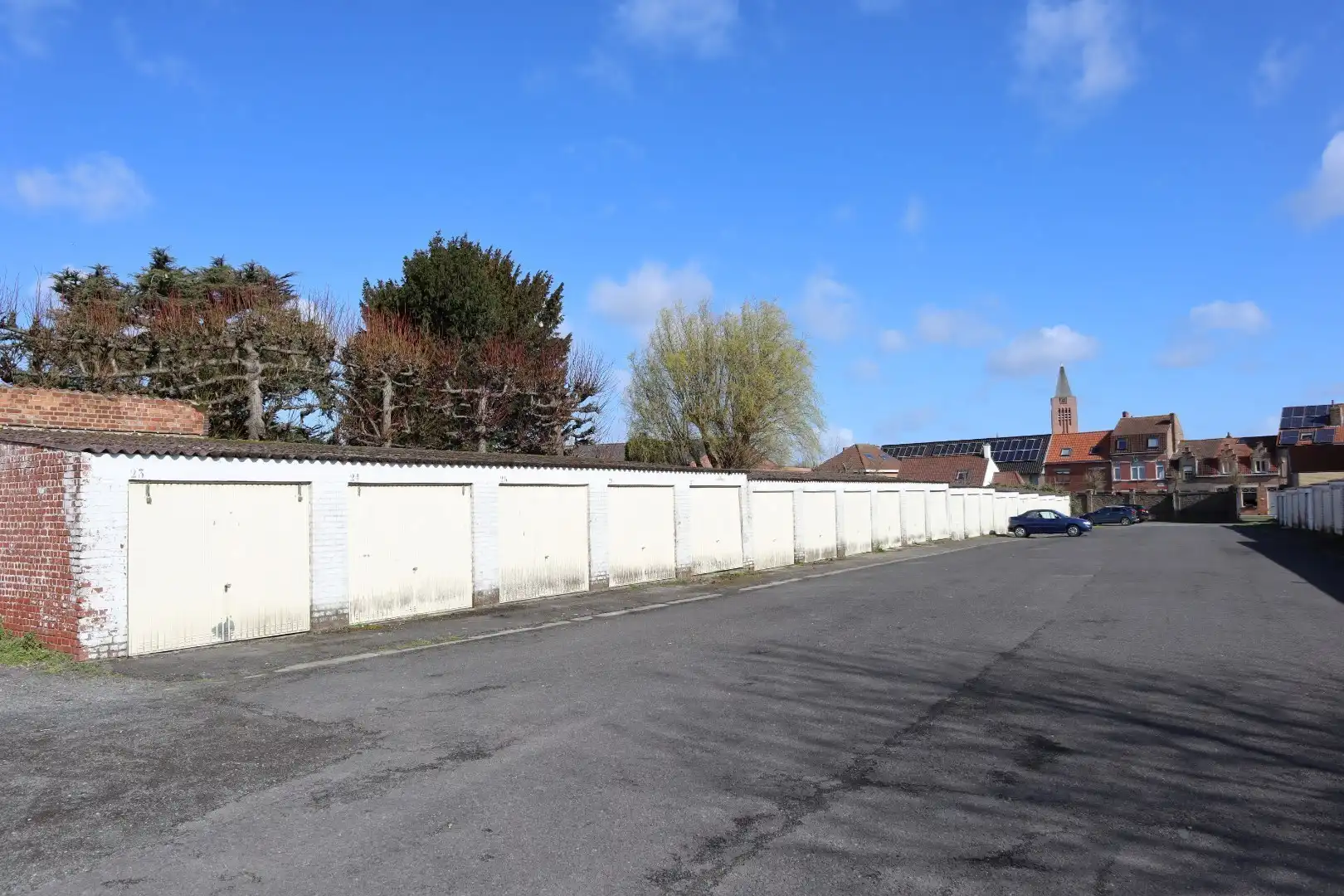 Ruime garagebox te huur in Brugge foto {{pictureIndex}}