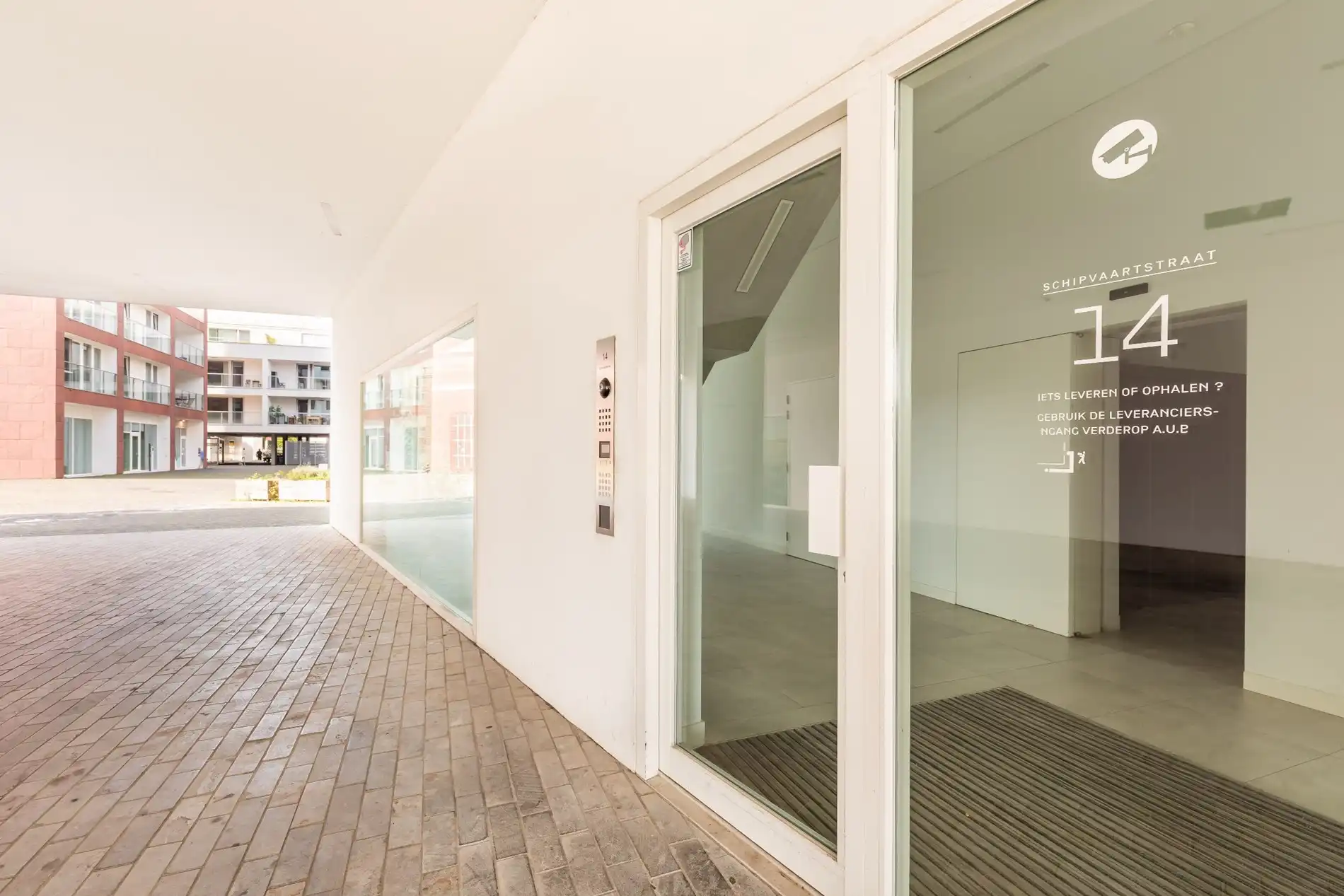 Prachtig afgewerkt en bemeubeld appartement met terras foto 12