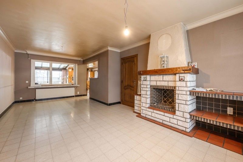 Te renoveren, rustige gelegen halfopen woning met 3 slaapkamers, garage en tuin te koop in Sint-Baafs-Vijve! foto 5