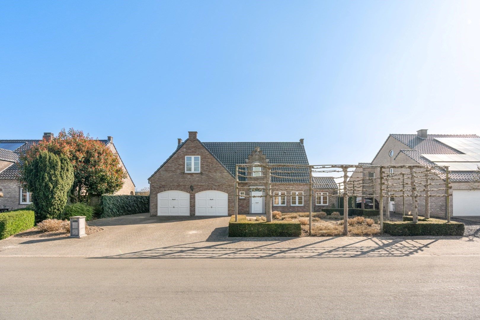 Zeer degelijk, ruim landhuis op een rustige locatie vlakbij de dorpskern van Opglabbeek foto 2