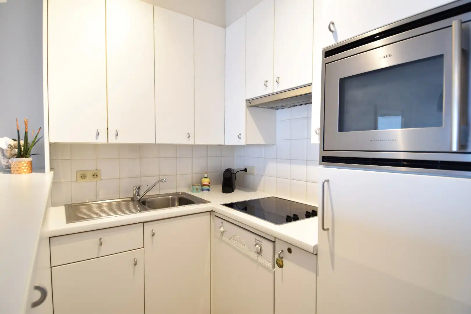 Appartement met frontaal zeezicht op de zeedijk in Nieuwpoort foto 11