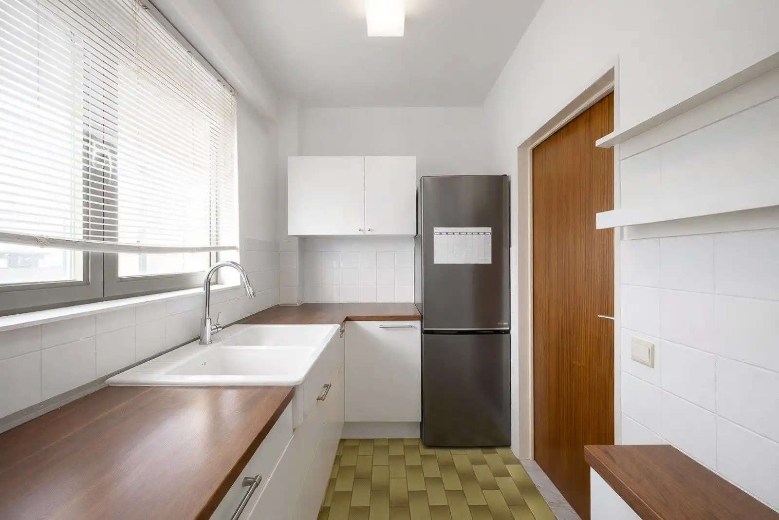 Ruim en licht 2-slaapkamerappartement met garage in Hoevenen! foto 9