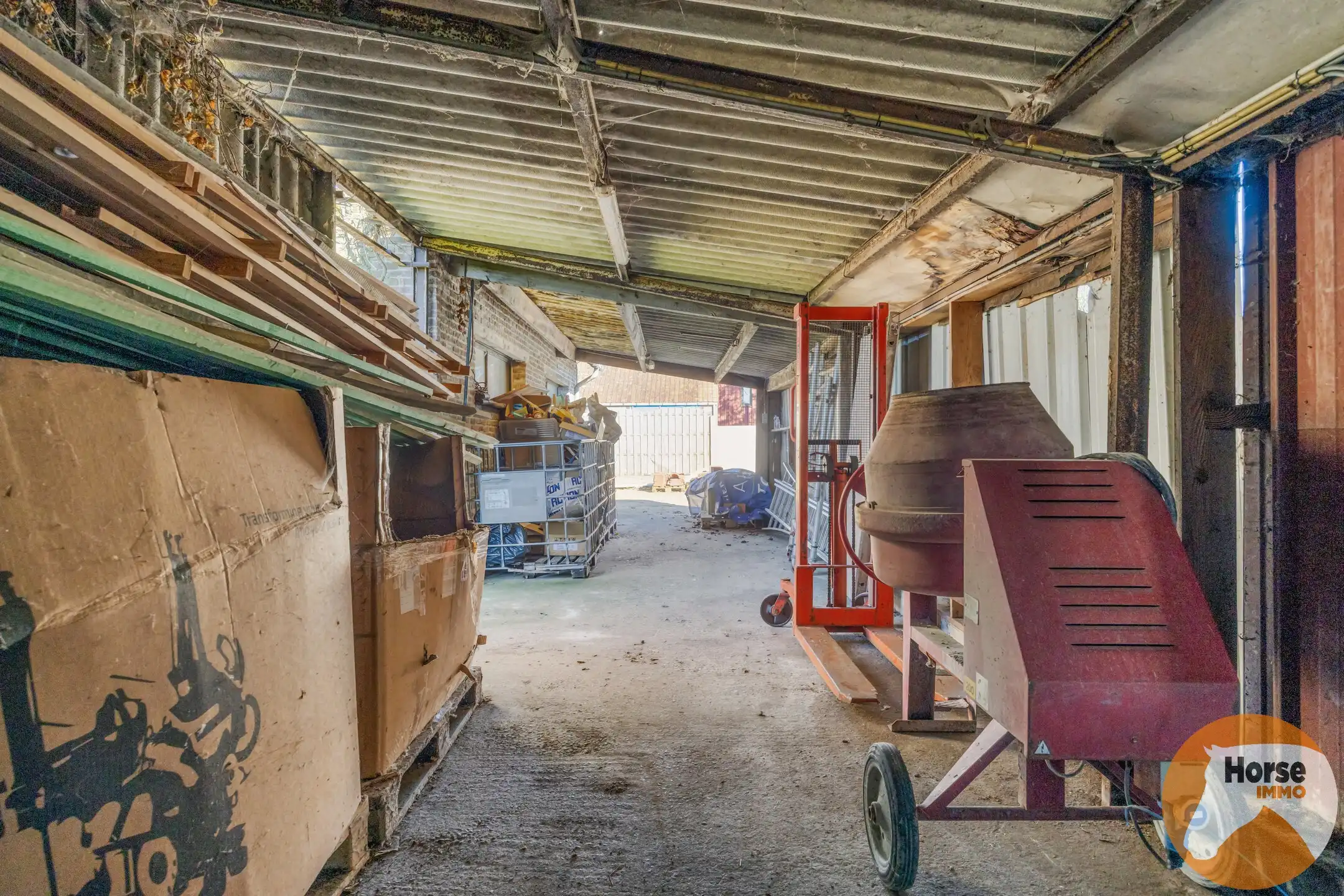 LOKEREN - Ruime, te renoveren woning met opslagmogelijkheden foto 54