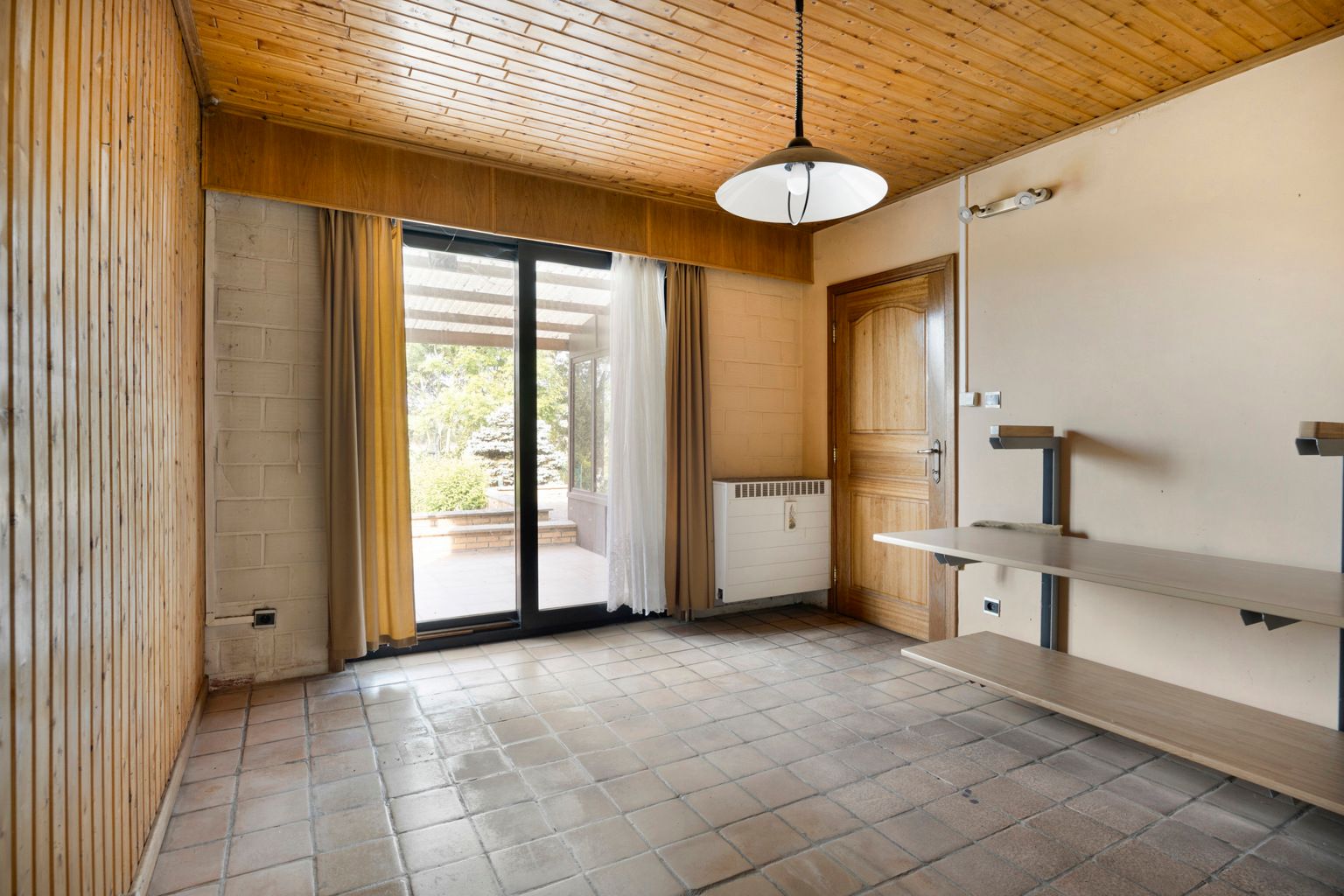 Te renoveren laagbouwvilla met verzicht in rustige straat foto 10