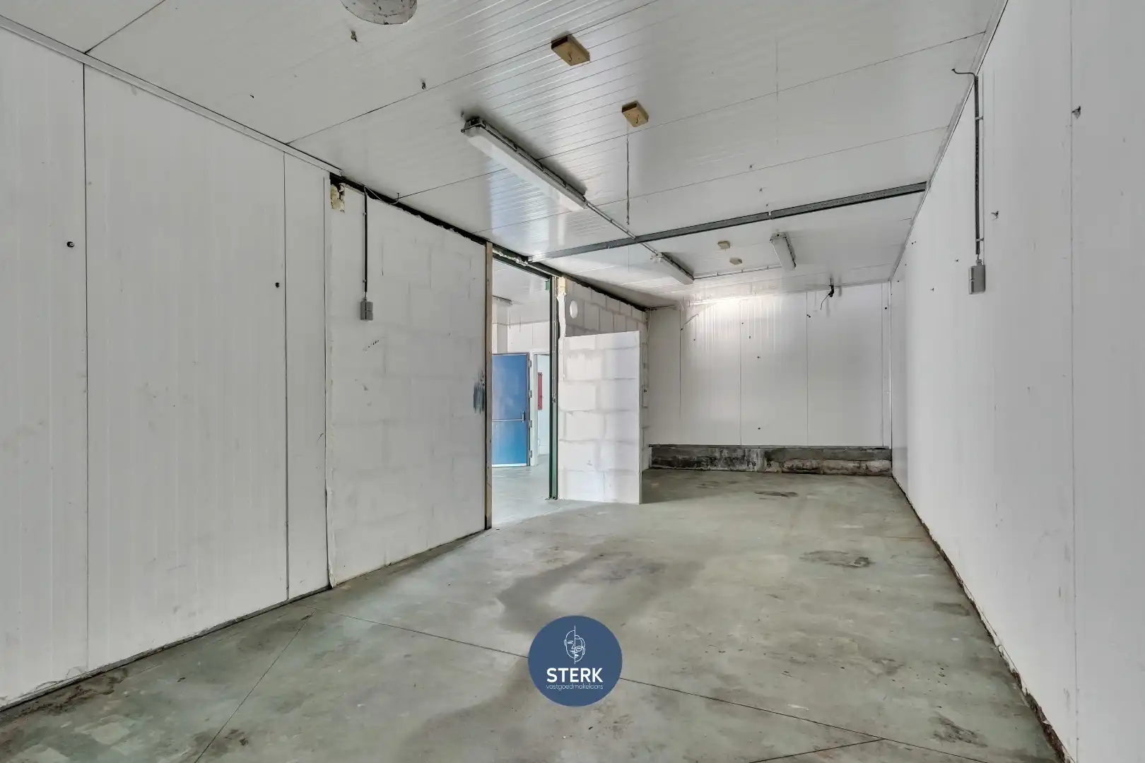 VEELZIJDIGE HANDELSRUIMTE + APPARTEMENT MET RUIME LOODS IN CENTRUM LANAKEN !  foto 14
