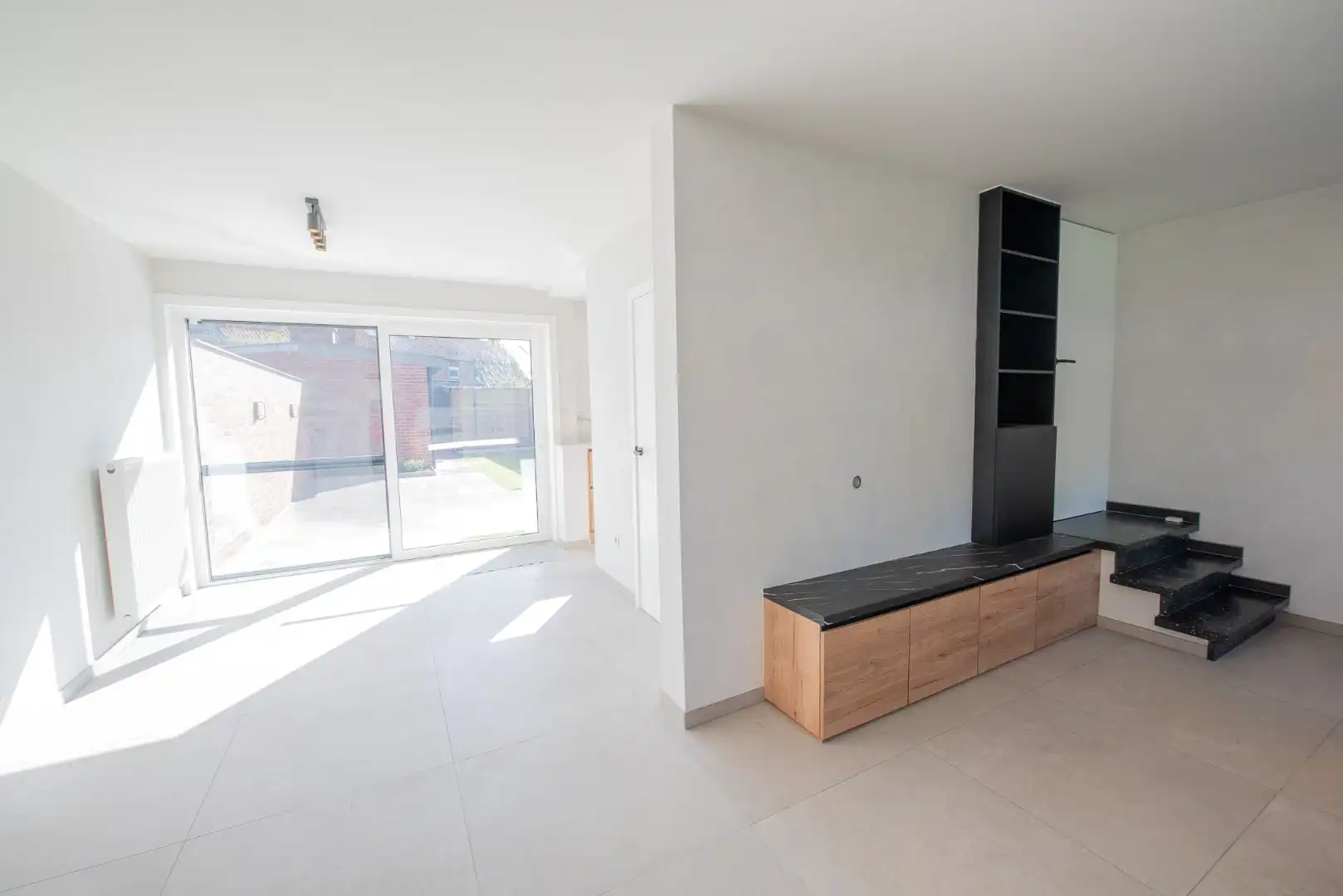 Charmante en gerenoveerde woning te Deinze! foto 2