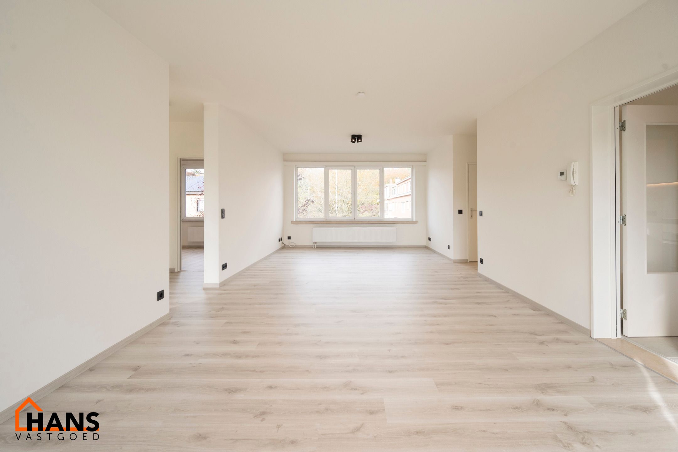 Gerenoveerd appartement met garagebox. foto 2