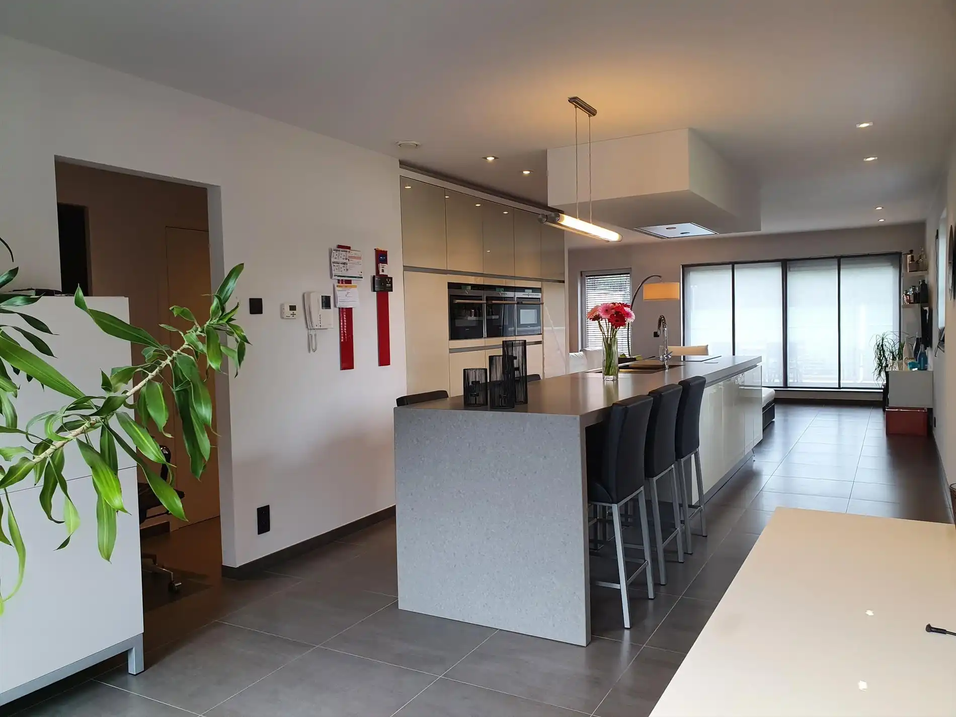 Appartement met 2 slaapkamers, ruim terras en autostaanplaats te OLV Olen ! foto 8