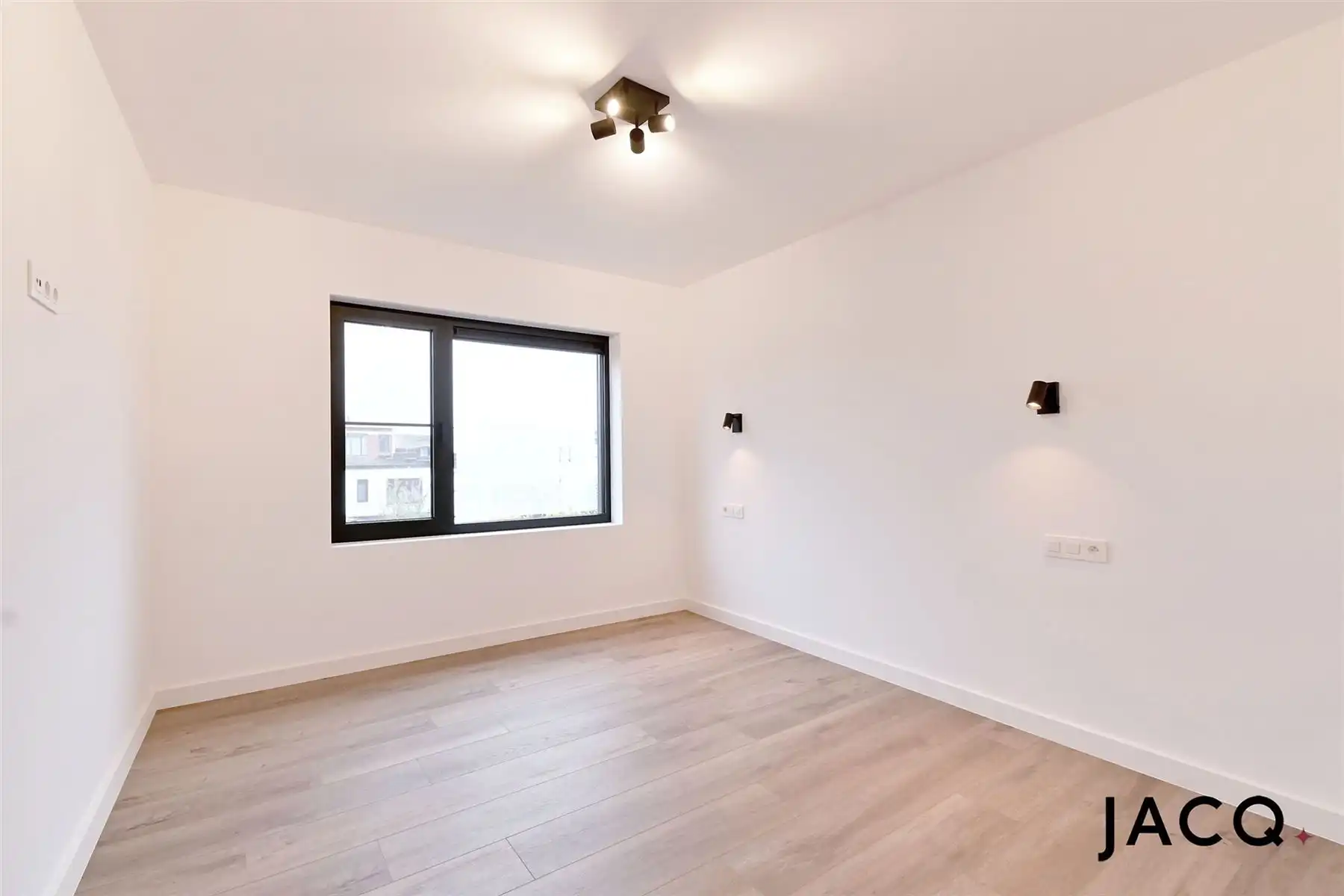 Gerenoveerd BEN-appartement te Berchem! foto 9