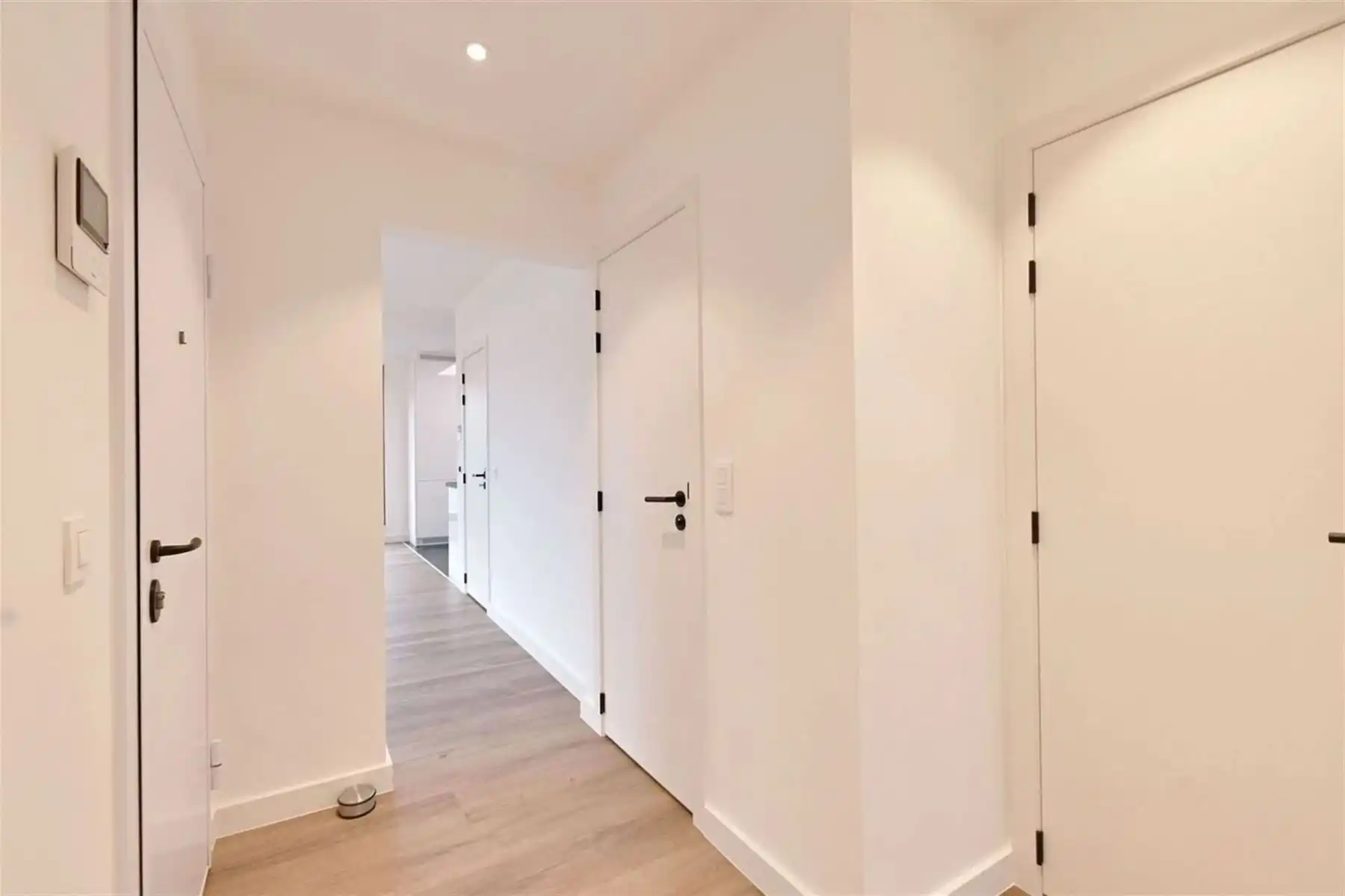 Gerenoveerd BEN-appartement te Berchem! foto 9