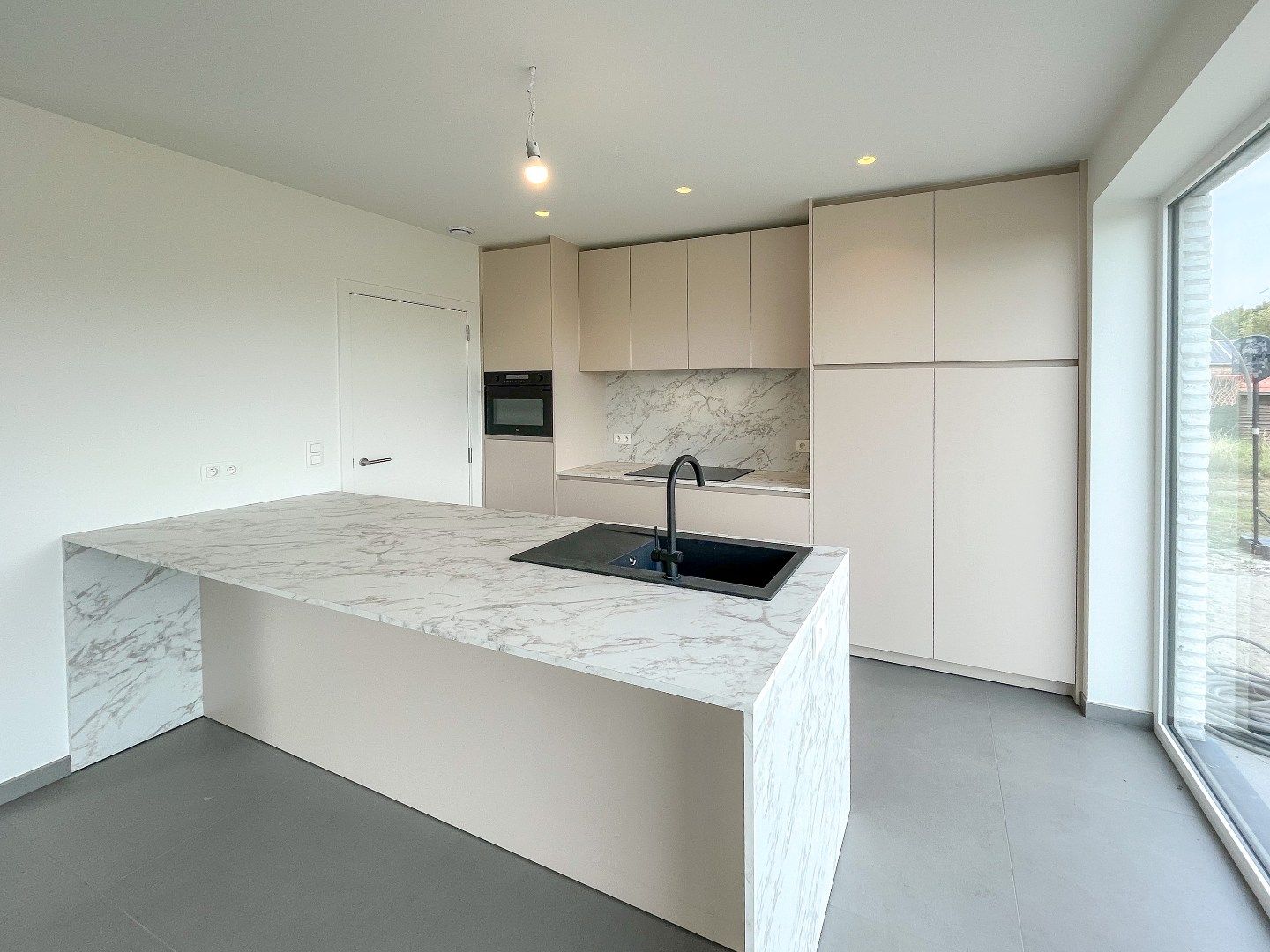 Kijkdag 13/09 van 10u tot 12u - Halfopen woning met 3 slaapkamers en landelijk verzicht! foto 2
