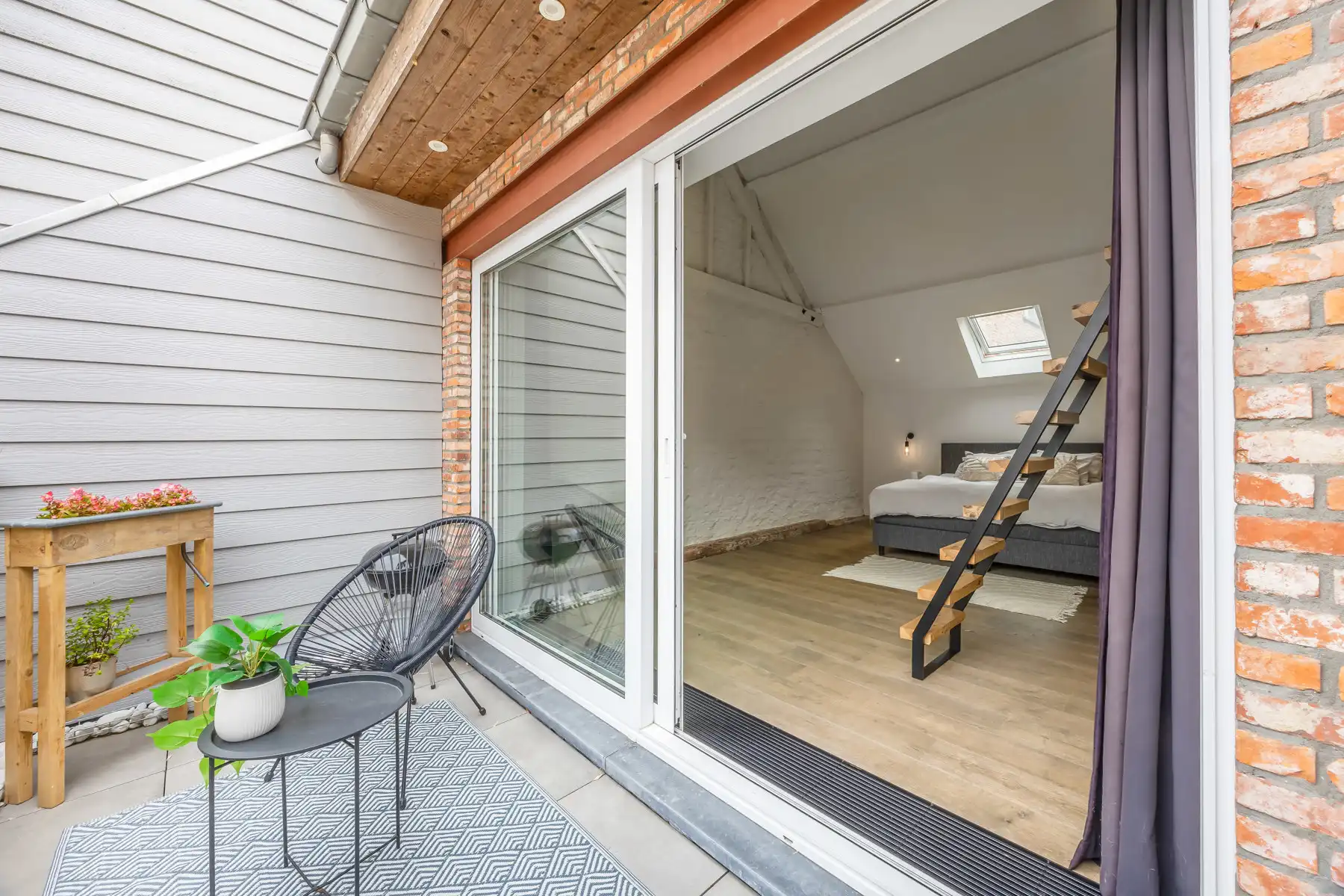 Unieke woning met terras, garage en ruim magazijn  foto 19