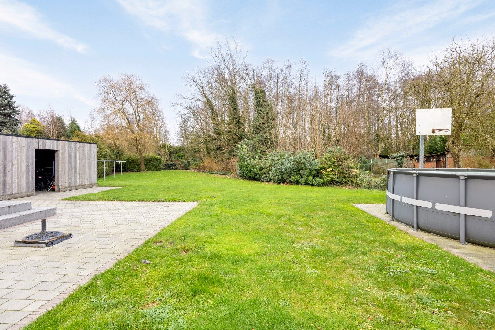 Ruim ingedeelde woning met 4 slpks op een mooi perceel van 21 are met achterliggend groen. foto 26