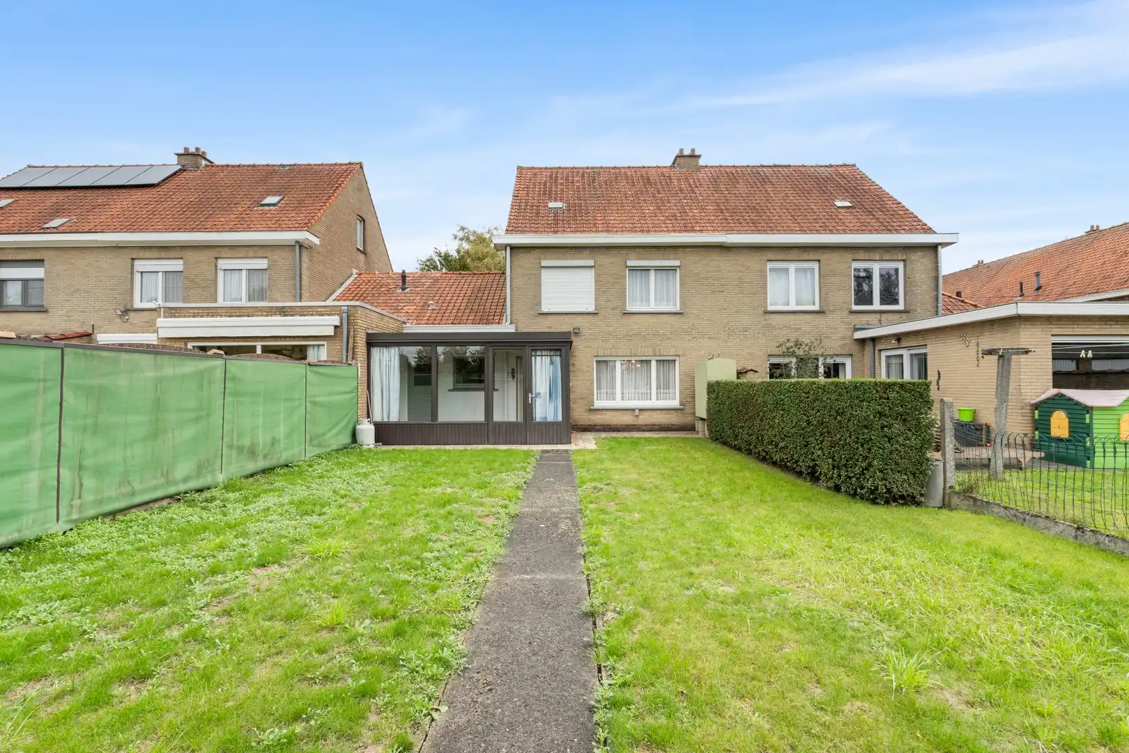 Zeer ruime kloeke woning met grote tuin! foto 25