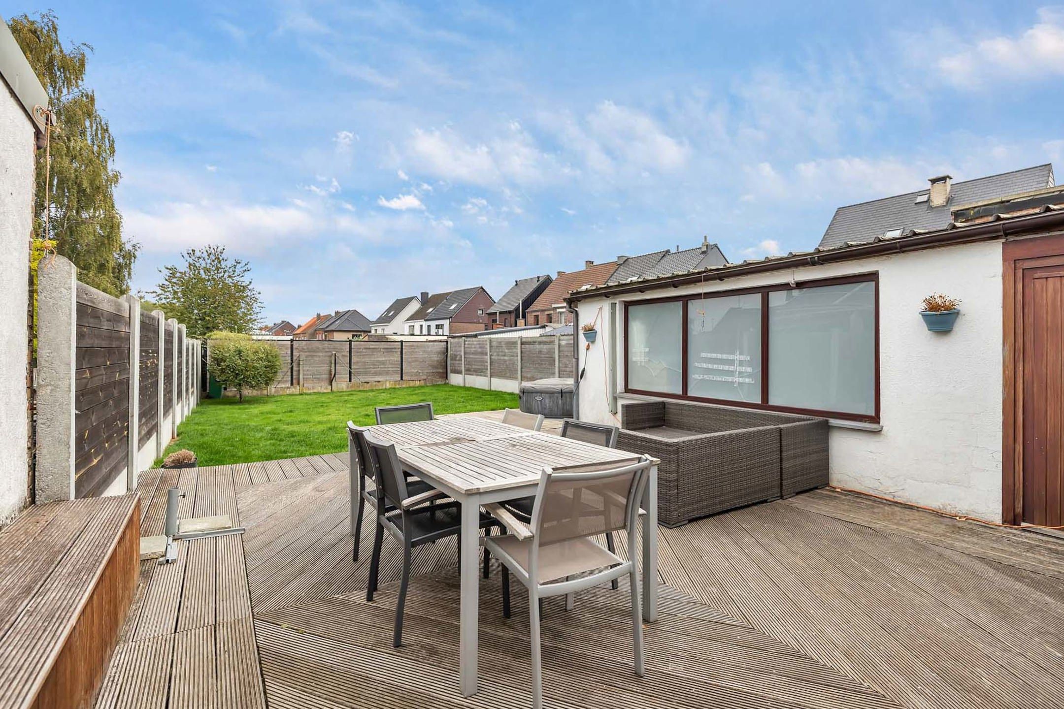 Instapklare woning met tuin en garage in rustige straat  foto 24