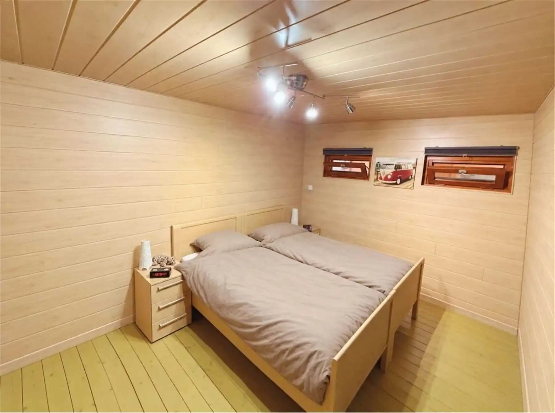 Ruime rijwoning met 3 slk's, tuin en polyvalent bijgebouw. foto 17