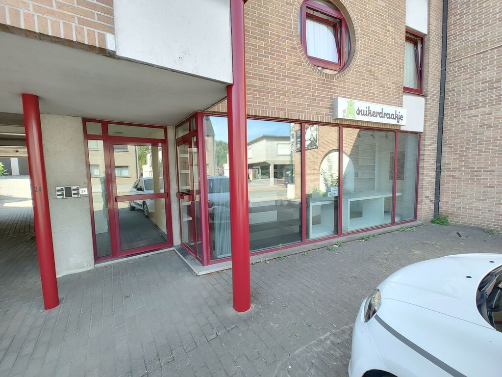 Recent vernieuwde commerciële handelsruimte in het centrum van Roosdaal. foto 10