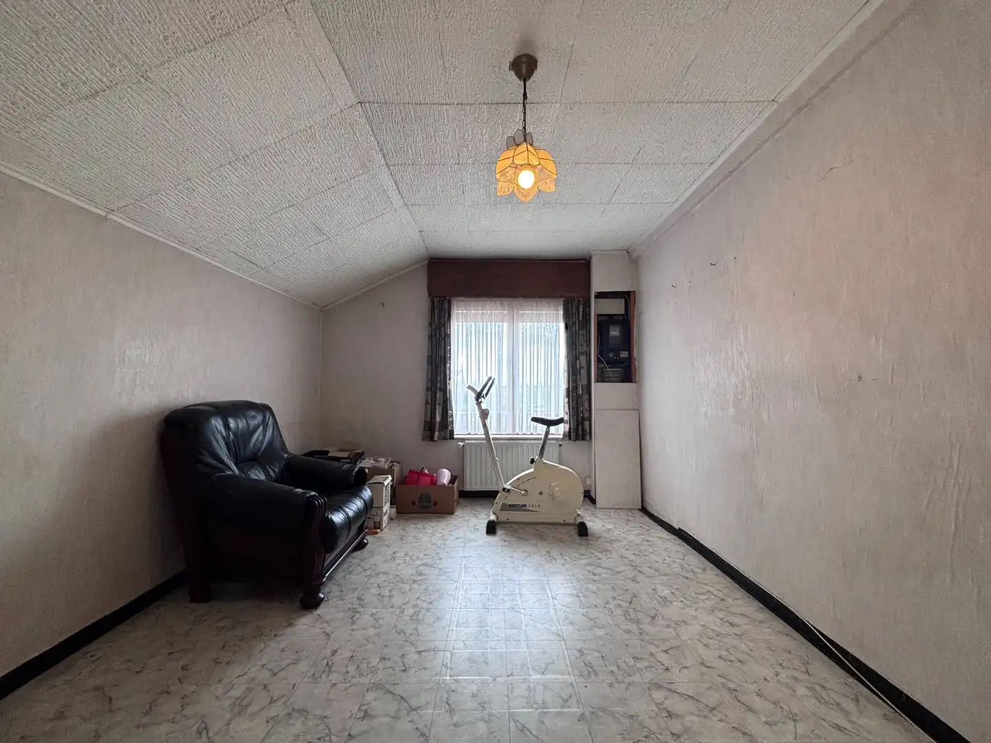 Te renoveren villa te koop op ruimtelijk perceel van 1080 m² in het hart van Koksijde! foto 6